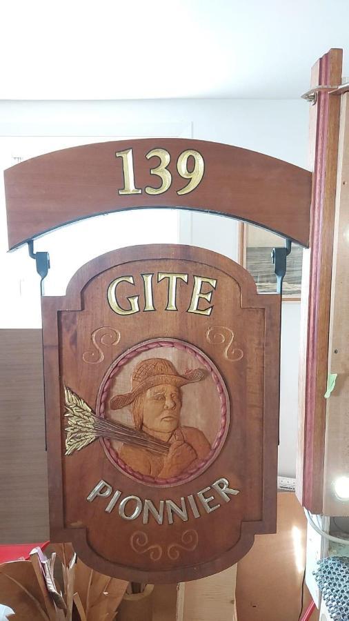 Gite Du Pionnier L'Islet-sur-Mer エクステリア 写真