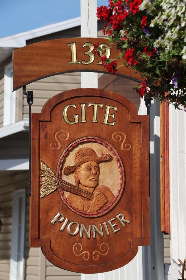Gite Du Pionnier L'Islet-sur-Mer エクステリア 写真